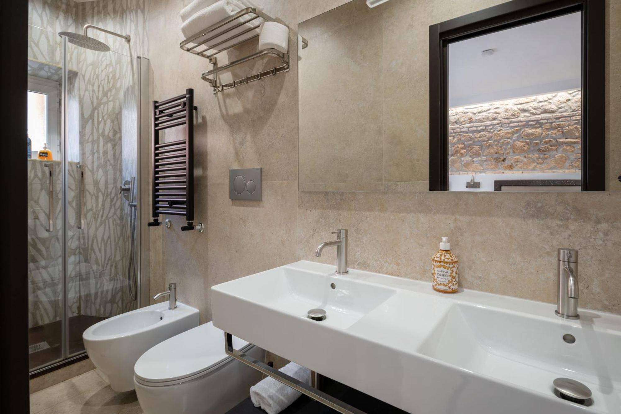 Joyful 148 Luxury Guest House Powered By Joyful Termini Boutique Guest House Рим Экстерьер фото